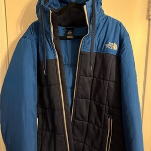 The North Face Men's Two-Tone Blue and Black Puffer Jacket super warm